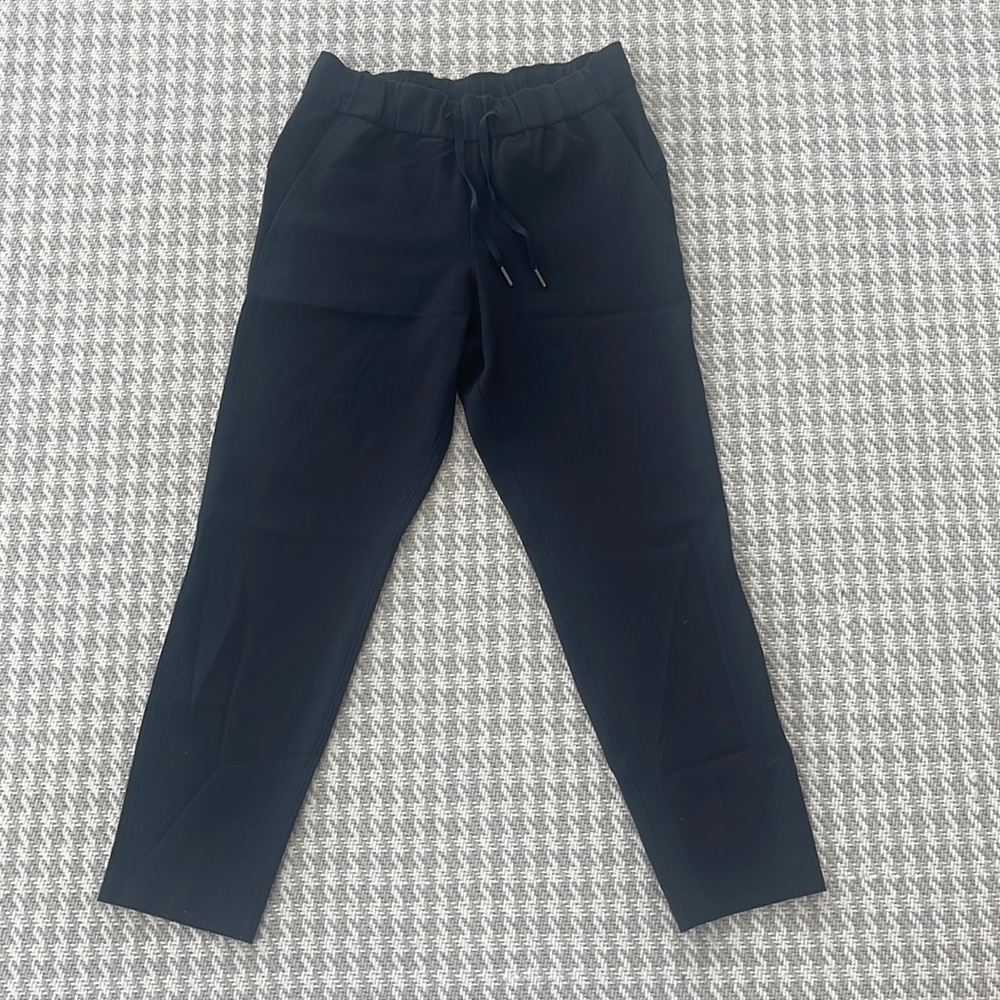 Lululemon Women’s Black Straight Leg Pants Size 6